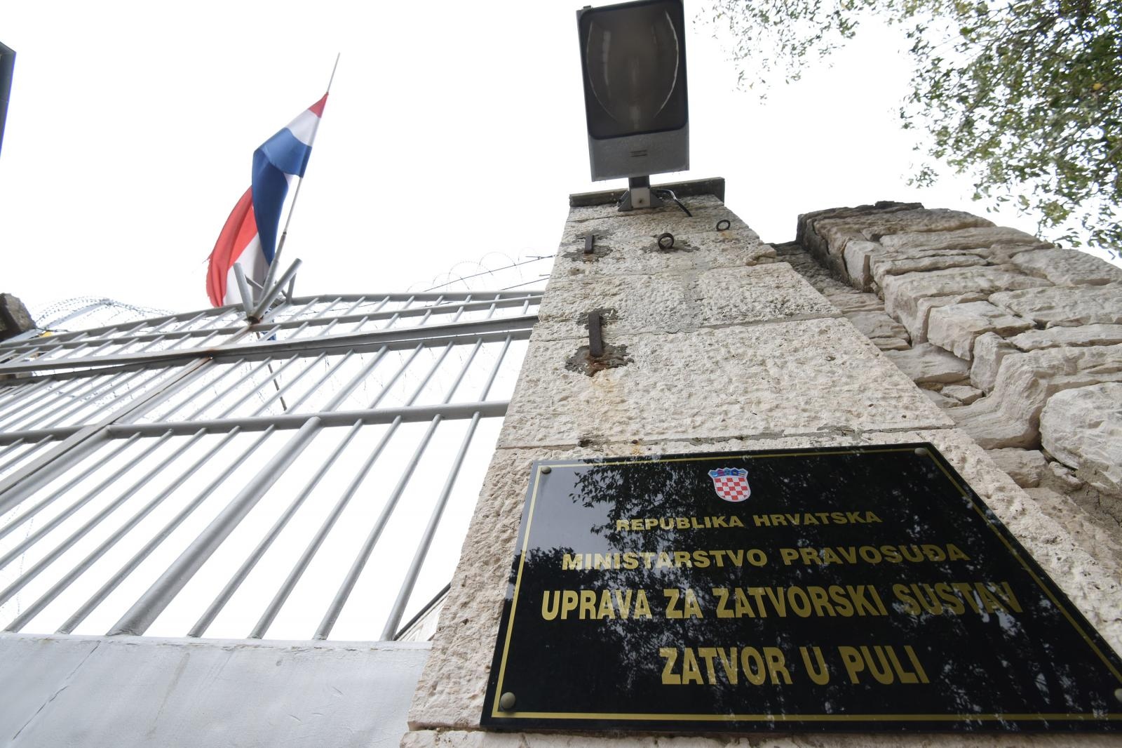 RUTINSKA KONTROLA PRETVORILA SE U NAPAD Određen zatvor mladiću koji je autom udario u policajca u Svetoj Nedjelji